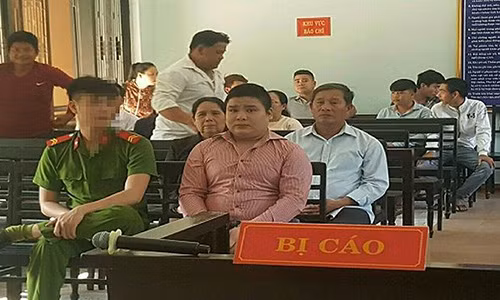 Dương Vũ Ngọc Linh trước vành móng ngựa.