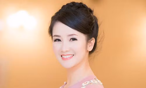 Diva Hong Nhung dau kho sau on ao ly hon chong Tay
