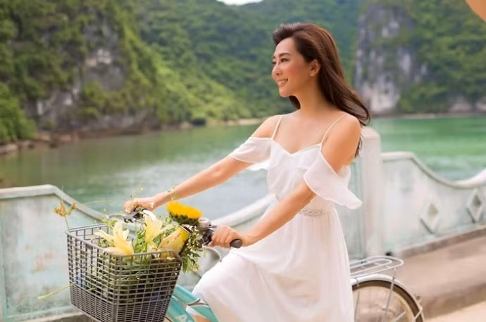 Nữ MC dù đã 53 tuổi nhưng vẫn vô cùng trẻ trung, xinh đẹp.