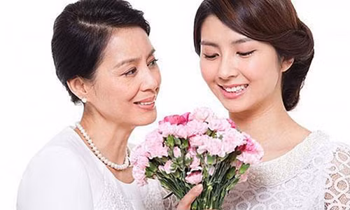 Con sẽ tha thứ cho ông ấy, mẹ cũng đừng khổ đau nữa - Ảnh minh họa: Internet