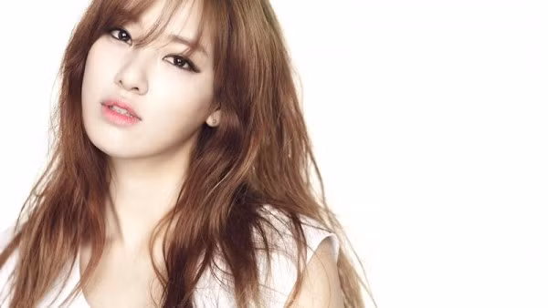 Lee Joo Yeon Mới đây nhất, ngày 1/1. Dispatch vừa tiết lộ những hình ảnh hẹn hò cực hot giữa cặp đôi G-Dragon - Lee Joo Yeon. Thông tin khiến người hâm mộ đua nhau truy tìm lý lịch của nữ ca sĩ - cựu thành viên nhóm nhạc After School.