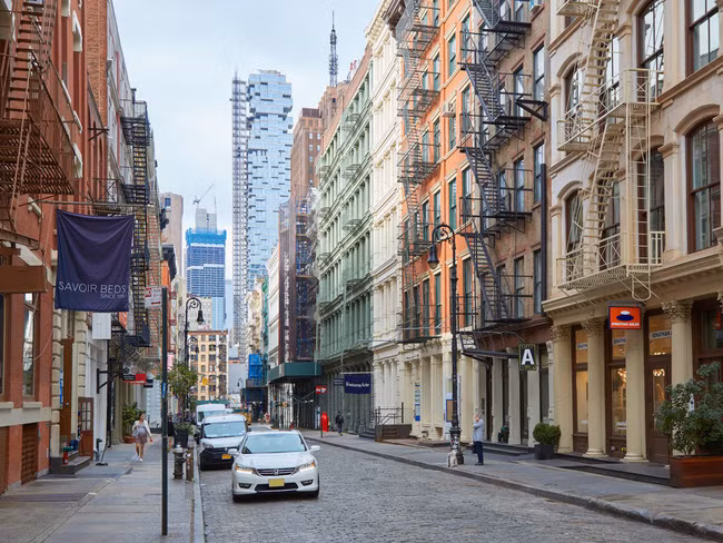 Can canh can chung cu dat nhat khu trung tam Manhattan, New York