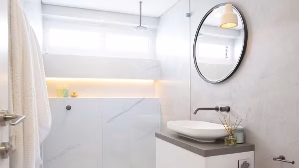 Bạn nên sử dụng các loại đèn hắt tường, hắt trần với màu sắc ấm cúng cho không gian thêm thân thiện, gần gũi, tạo cảm giác thoải mái cho mọi người khi sử dụng.