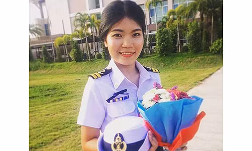 Natchareeya là sinh viên năm thứ ba tại Đại học Suan Sunandha Rajabhat.