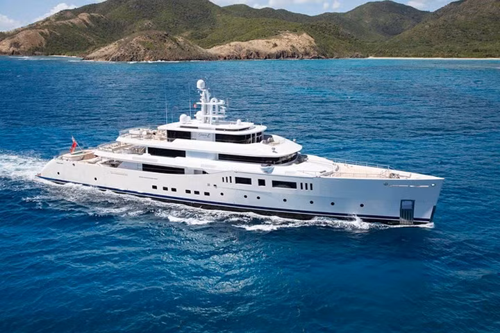 Siêu du thuyền Fraser Yachts Perini Navi Grace E được rao bán với giá hơn 2 nghìn tỷ đồng.
