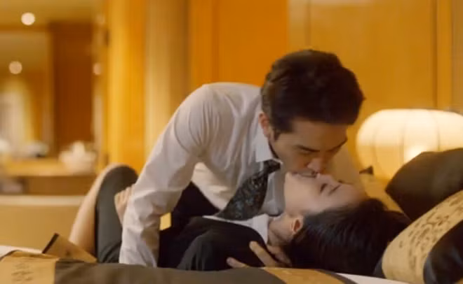 Phim kể về chuyện tình giữa nữ luật sư Châu Vũ (Lưu Diệc Phi) và anh chàng Lâm Khởi Chính (Song Seung Heon). Dù tung ra nhiều cảnh nóng của cặp đôi nhân vật chính song phim không tạo được nhiều ấn tượng vì kịch bản rời rạc, mạch phim không hấp dẫn.