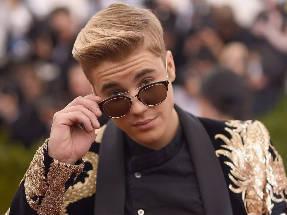 24 tuổi: Justin Bieber Tổng giá trị tài sản: 300 triệu USD Quốc gia: Canada Nguồn gốc tài sản: tự thân Vị trí: Ca sĩ, Scooter Braun Projects