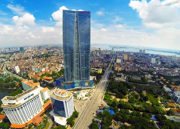 Tòa nhà Lotte Center Hanoi tại Ba Đình, Hà Nội cao 287 mét với 64 tầng được Tập đoàn Lotte (Hàn Quốc) đầu tư với số vốn 400 triệu USD. (Ảnh: Zing)
