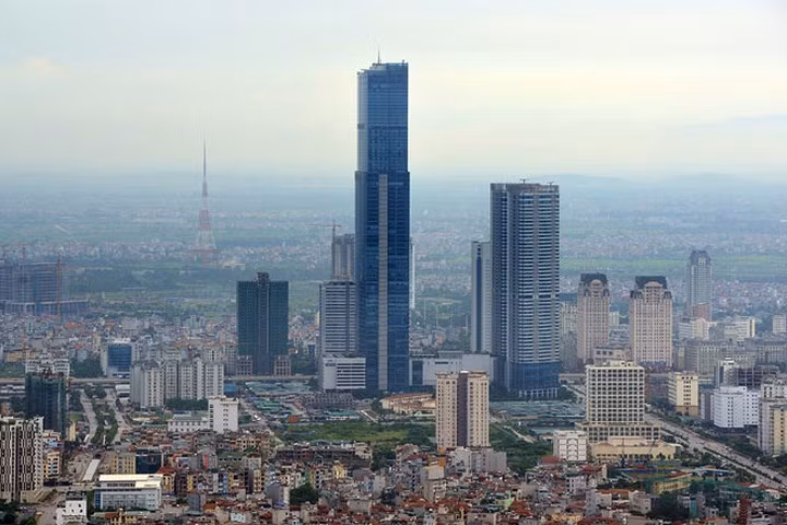 Tòa Keangnam Hanoi Landmark Tower tại Nam Từ Liêm, Hà Nội do Tập đoàn Keangnam (Hàn Quốc) làm chủ đầu tư với số vốn 1,2 tỷ USD. Tòa nhà cao 336 mét với 72 tầng. (Ảnh: Zing)