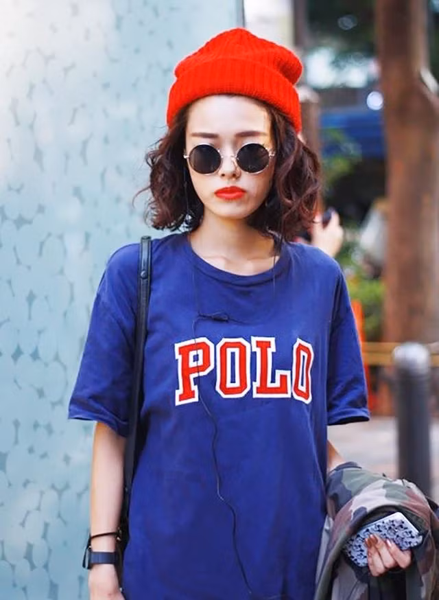 Tóc bob bù xù Những nàng có mái tóc bob bù xù thì đừng ngại ngần đội mũ len siêu xinh. Chiếc mũ này giúp mái tóc gọn gàng và thu hút hơn rất nhiều.