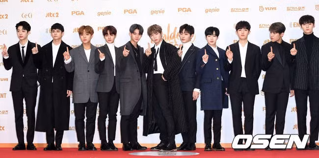 Wanna One là tân binh được yêu thích nhất năm qua. Nhóm giành nhiều giải thưởng, trong đó có Nhóm nhạc nam xuất sắc nhất tại MAMA 2017.