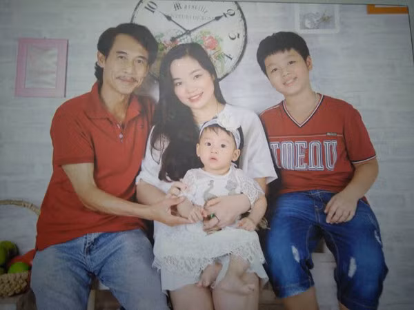 Họ sống với nhau hòa hợp với có hai con trai, gái.