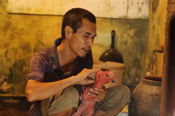 Diễn viên Phú Đôn gây ấn tượng trong mắt khán giả với hình ảnh một người đàn ông có gương mặt khắc khổ.