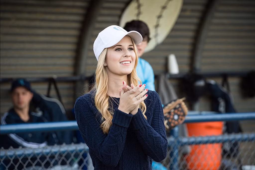 Trên Instagram cá nhân, Caroline Sunshine có đến gần 500.000 người theo dõi. Cô thường xuyên chia sẻ hình ảnh những hoạt động cộng đồng, xã hội của bản thân.