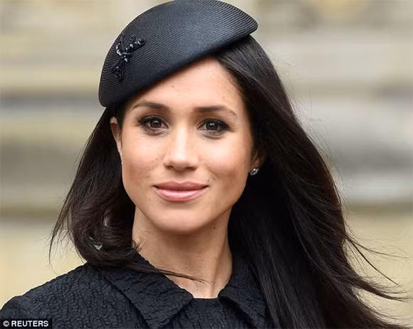 Nữ công tước xứ Sussex - Meghan Markle sắp nhận nhiệm vụ hoàng gia đầu tiên đó là đi cùng Nữ hoàng Anh Elizabeth II tham dự nhiều hoạt động ở Chesire.
