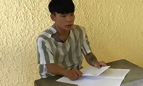 Phan Chí Trung tại cơ quan công an.