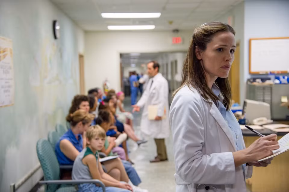 Diễn xuất của Jennifer Garner là điều đã được giới phê bình và công chúng ghi nhận từ lâu. Đến nay, cô đã đạt được hơn 100 đề cử và 19 giải thưởng điện ảnh, truyền hình lớn nhỏ. Một trong những bộ phim được giới phê bình khen ngợi nhiều nhất của Jennifer Garner là Dallas Buyers Club (2014) với nhiều giải thưởng Oscar danh giá.