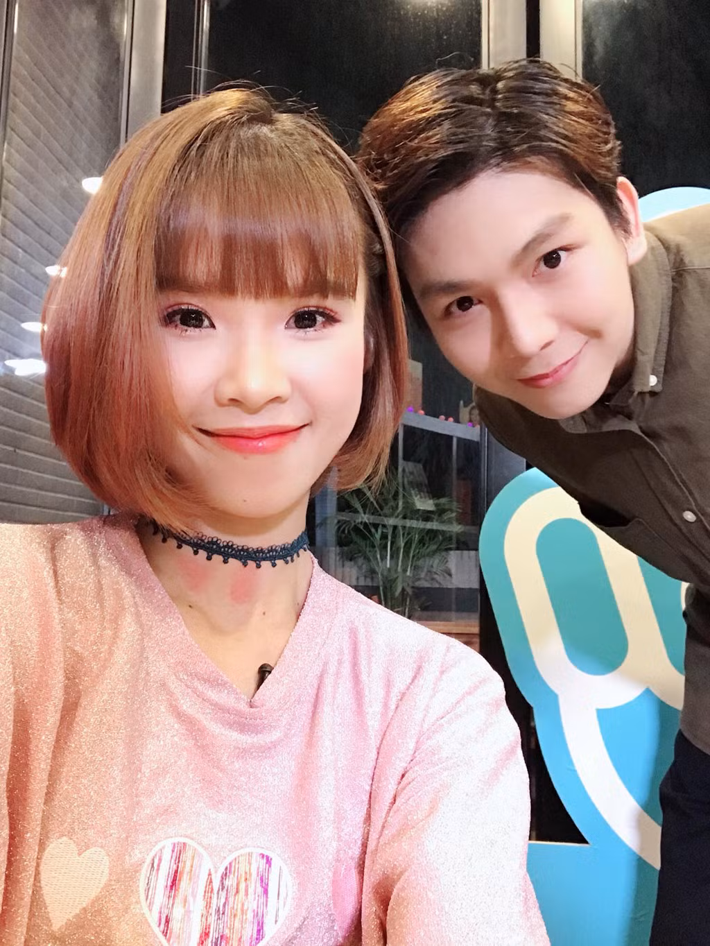 Khởi My thường xuyên đăng tải ảnh chụp cùng chồng, Kelvin Khánh. Đôi vợ chồng trẻ luôn sát cánh trong sự nghiệp và đời sống. Hơn Kelvin Khánh 4 tuổi nhưng Khởi My luôn tươi trẻ bên chồng. Cả hai được nhận xét là đẹp đôi.