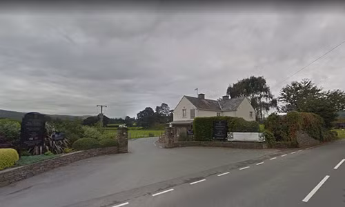 Bên ngoài nhà nghỉ xảy ra tai nạn thương tâm tại Gwynedd, xứ Wales. (Ảnh: Google)