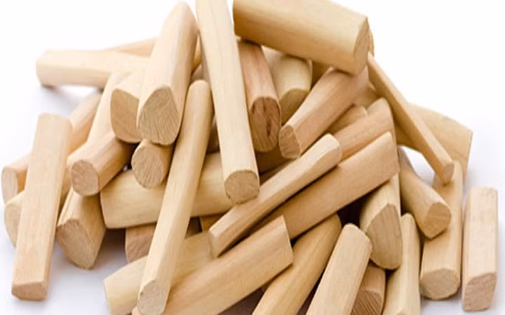 Sandalwood (gỗ đàn hương) có màu vàng nhạt và mùi thơm ngát. Hương thơm của gỗ có thể giúp giảm căng thẳng. Loại gỗ này thường được sử dụng làm tinh dầu hoặc nguyên liệu chế tạo nước hoa.