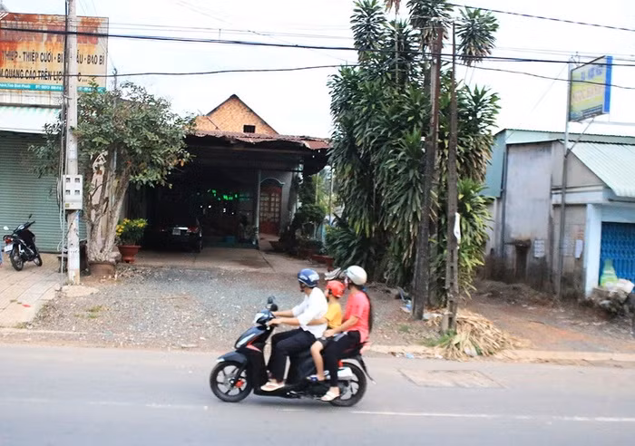 Can canh nha o Binh Phuoc cua gia dinh cau thu Hong Duy