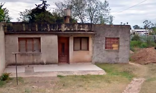 Cô gái bị bố xích vào chân giường 20 năm vì quen bạn trai Co gai bi bo xich vao chan giuong 20 nam vi quen ban trai