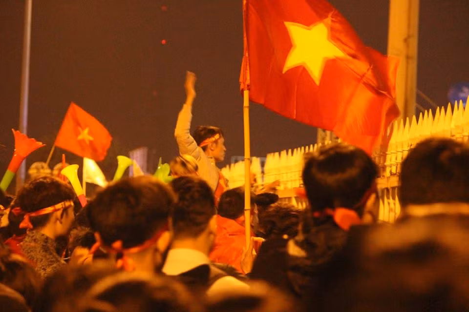 CDV qua khich day rao, nem gay o san My Dinh-Hinh-5