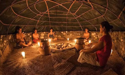 Bên trong một lều xông hơi truyền thống ở Mexico.