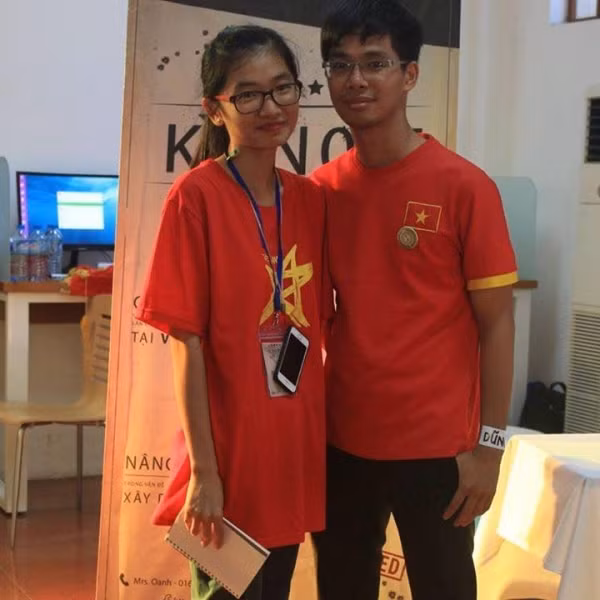 Sau này, Olympia tổ chức Gala 15 năm thì họ gặp lại nhau. Dũng kể: ”3 ngày diễn ra Gala là thời gian mình trêu đùa Hằng nhiều nhất. Mới đầu tiên gặp mặt mình đã lấy bánh kem bôi hết lên mặt cô ấy. Xong tối hôm đó về nói chuyện rất nhiều