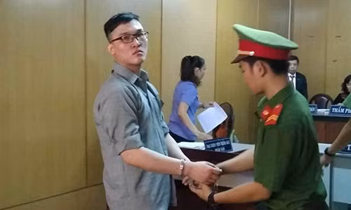Ke giet nguoi mang khuon mat tri thuc