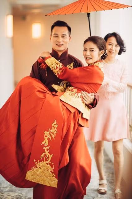 Đám cưới sang chảnh, tốn kém kéo dài 3 ngày của An Dĩ Hiên và đại gia Trần Vinh Luyện được tổ chức tại Hawaii vào năm ngoái.