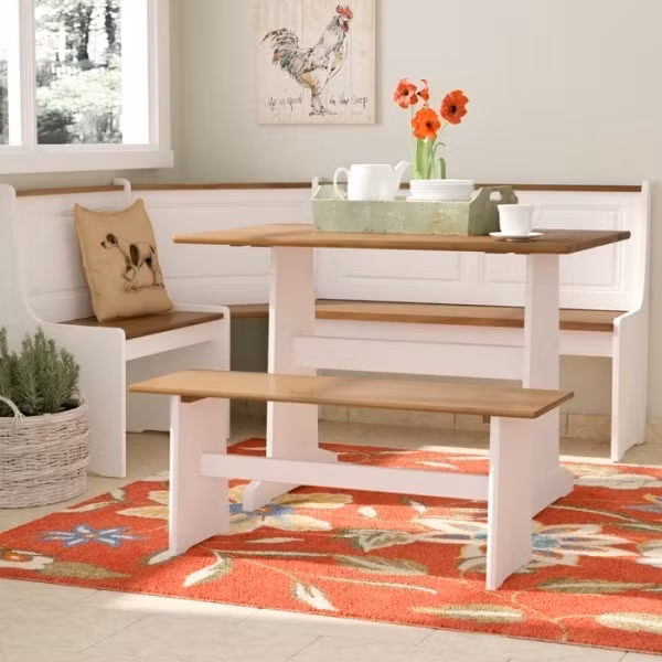 Màu sắc là một trong những yếu tố mang ý nghĩa quyết định, giúp cho căn nhà của bạn thêm đặc biệt hơn, bởi đó không chỉ là nơi che mưa che nắng mà còn là chốn đi về đầy ắp kỷ niệm. Chỉ tận dụng một góc vô cùng nhỏ trong căn nhà là đủ để “bày biện” bộ bàn ghế kết hợp hai gam màu trắng và màu gỗ. Thêm tấm thảm trải sàn với họa tiết rực rỡ, tươi tắn là đủ có góc vô cùng ấn tượng.