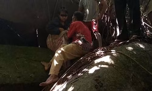 Co gai 28 tuoi bi giam, bi lam dung suot 15 nam trong hang da