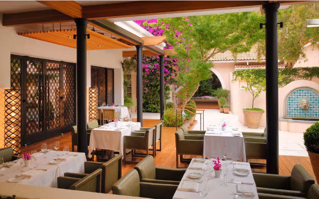 Nhà hàng Wolfgang Puck tại khách sạn Bel-Air.