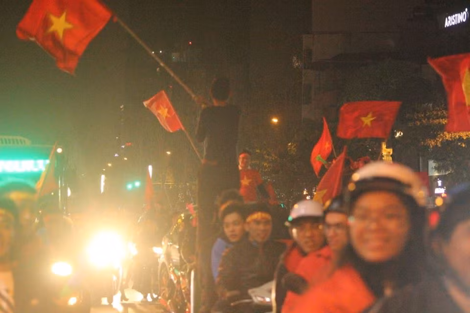 Không khí náo nhiệt trên từng cung đường.