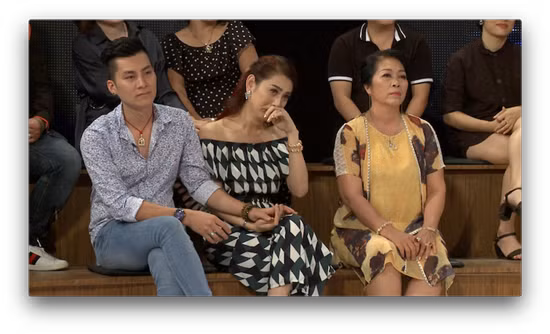 Lam Khanh Chi hon voi me chong vi thua gameshow?