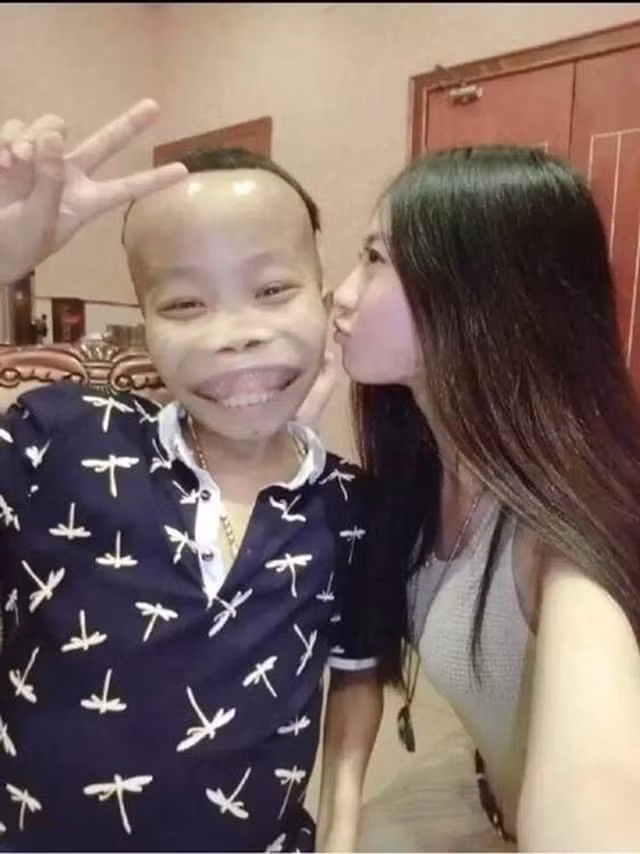 Cuối cùng, câu chuyện về Trần Sơn dần lắng lại và không ai biết chính xác chàng trai này có phải thiếu gia với thân thế “khủng” hay chỉ là nạn nhân của chiêu trò trên mạng xã hội.