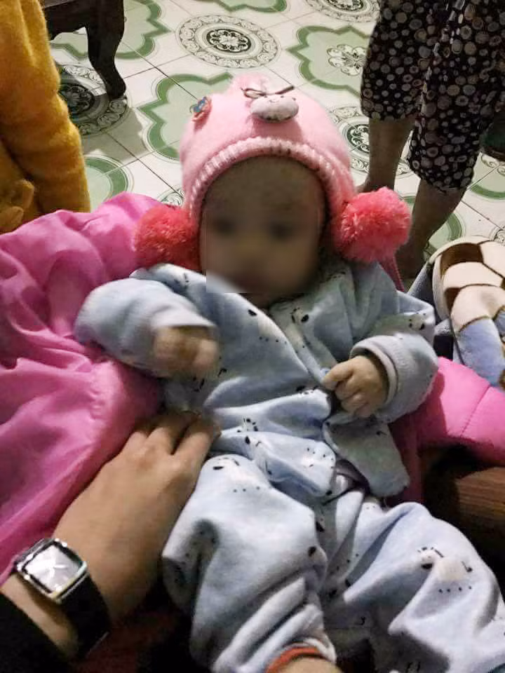 Bé 4 tháng bị bỏ rơi ở huyện Kỳ Anh.