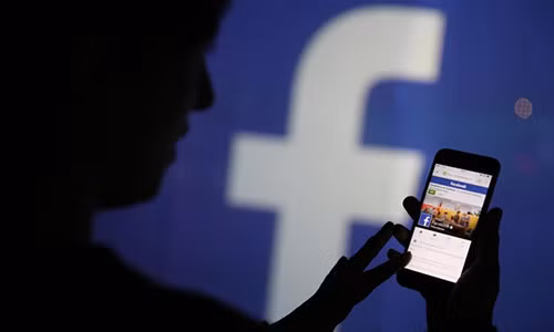 Sử dụng Facebook suốt 3 ngày ròng làm tôi cảm thấy đau đầu dữ dội.