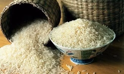 Vị trí đặt hũ gạo: Phong thủy xưa quan niệm rằng gạo được trồng lên từ đất, nên hũ gạo sẽ thuộc thổ. Hướng Đông, Đông Nam là Mộc, Mộc khắc Thổ.