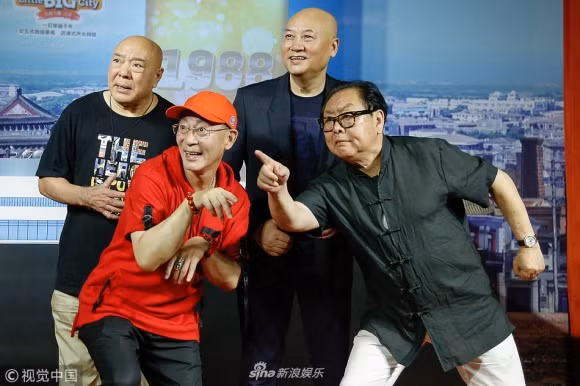Vừa qua, "Đường Tăng" Trì Trọng Thụy, "Tôn Ngộ Không" Lục Tiểu Linh Đồng, "Trư Bát Giới" Mã Đức Hoa và "Sa Ngộ Tĩnh" Lưu Đại Cương đã có buổi hội ngộ xúc động trong một sự kiện của đài CCTV Bắc Kinh. 32 năm sau ngày " Tây Du Ký" đóng máy, 4 diễn viên kỳ cựu năm xưa gây xúc động cho mọi người khi xuất hiện bên nhau, vui vẻ thể hiện lại những hình ảnh đặc trưng của các nhân vật mà họ đảm nhiệm trong bộ phim.