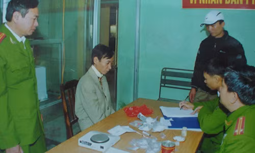 Cảnh sát hình sự Hải Phòng tóm một giang hồ.