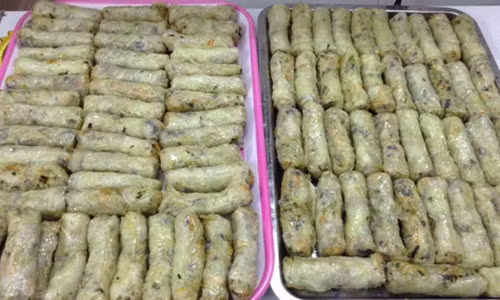 Nem mua sẵn về cất tủ lạnh, khi nào cần chỉ việc đem ra chế biến.