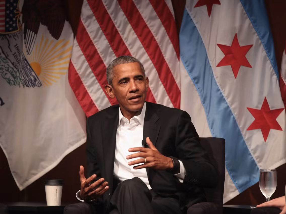 Kể từ khi rời văn phòng Nhà trắng, Obama được trả 400.000 USD cho các sự kiện nói trước công chúng.