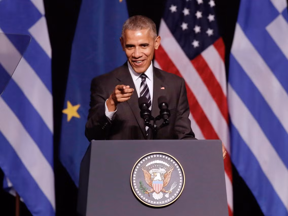 Barack Obama kiếm được 400.000 USD/năm trong suốt 8 năm làm Tổng thống. Hiện giờ, với tư cách là một cựu Tổng thống Mỹ, ông có khoản trợ cấp hàng năm khoảng 200.000 USD.