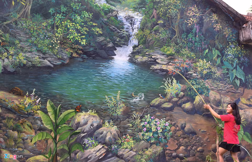 Bức tranh câu cá bên suối Lò To ở thôn Thọ An, xã Bình An. "Địa phương cũng đã lập kế hoạch trồng các loài hoa mai anh đào, phượng tím...; đồng thời phục dựng lại nhà dài (nhà sàn đặc trưng đồng bào Cor), không gian văn hóa cồng chiêng kết nối với tour trải nghiệm tắm suối, thác thúc đẩy phát triển du lịch góp phần cải thiện thu nhập cho người dân nơi đây", ông Thọ nói.