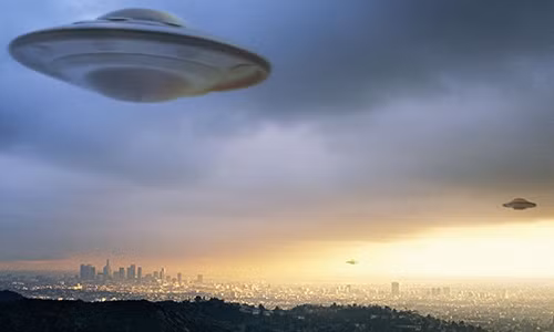 Phi cong Anh tiet lo chuyen cham tran UFO