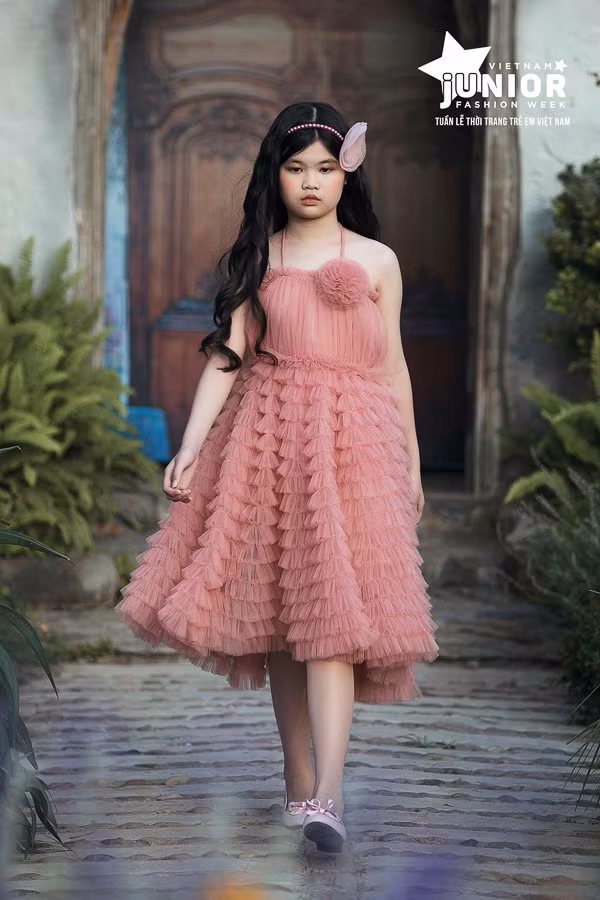 Cùng ngắm nhan sắc của mỹ nhân 10 tuổi, cao 1m56 ở Hải Phòng đăng quang Hoa hậu nhí châu Á Thái Bình Dương 2018: