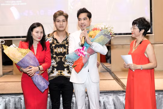 Ngoc Son nhan nhu con trai: Ngoi sao ma bat hieu thi cung la do bo!