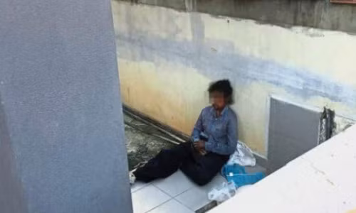 Nữ giúp việc bị chủ nhà bỏ đói nhiều ngày và ngủ ngoài hiên nhà cả tháng trời.